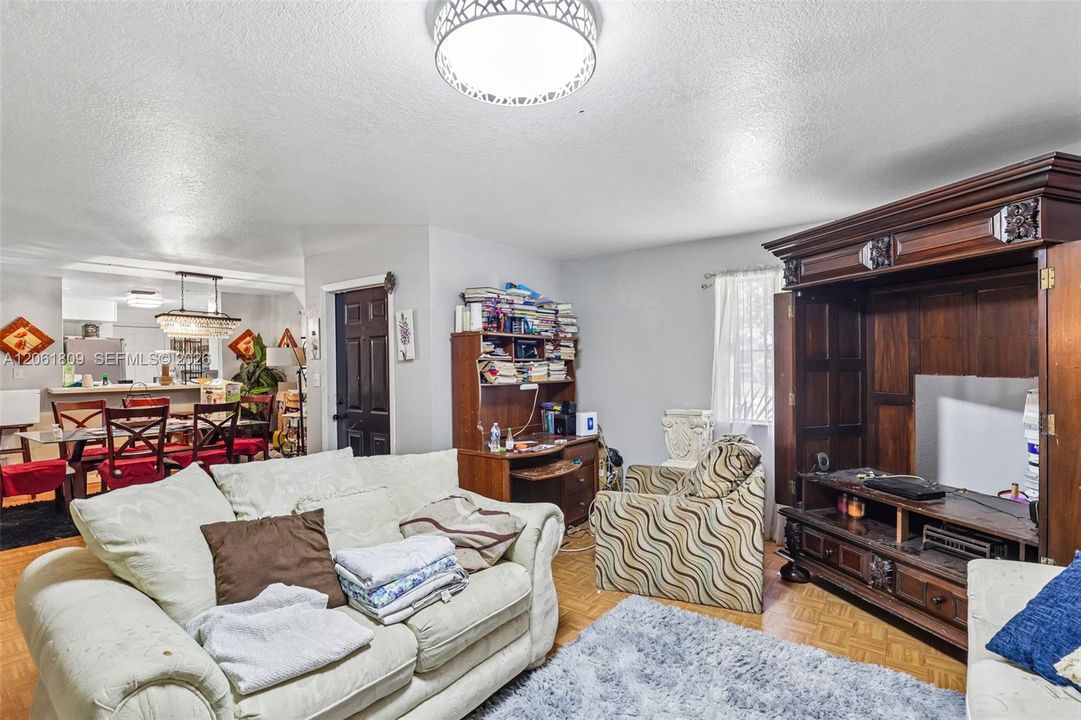 На продажу: $599,000 (3 спален, 2 ванн, 1614 Квадратных фут)