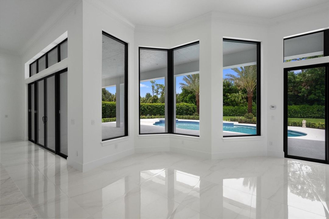Breakfast Area views of pool