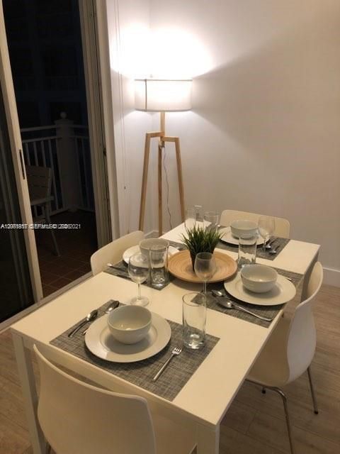For Rent: $2,400 (1 beds, 1 baths, 640 Square Feet)