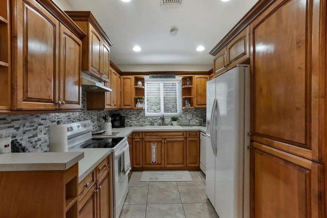 13-3021 NW 21st Court-13