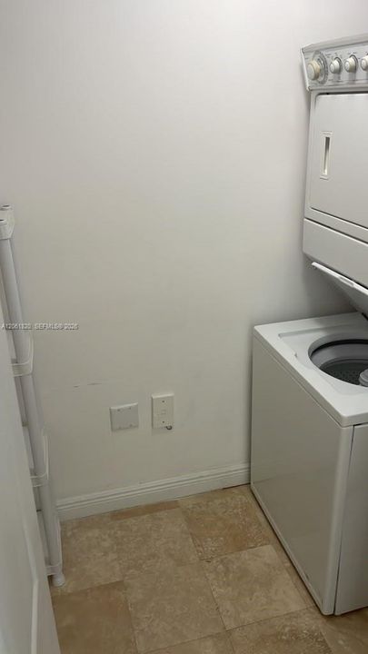 На продажу: $380,000 (2 спален, 2 ванн, 1081 Квадратных фут)