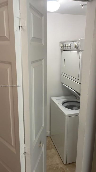 На продажу: $380,000 (2 спален, 2 ванн, 1081 Квадратных фут)