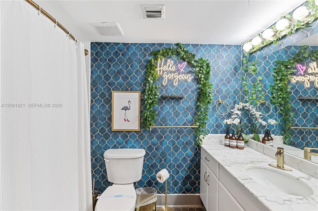 En Venta: $329,000 (0 camas, 1 baños, 425 Pies cuadrados)