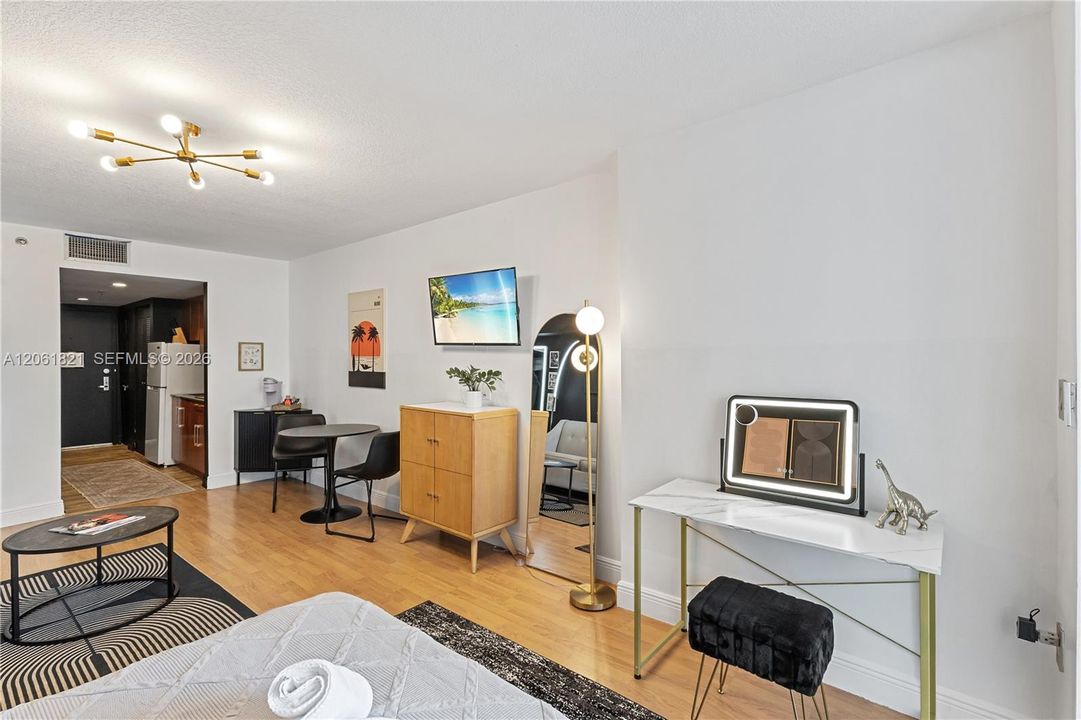 En Venta: $329,000 (0 camas, 1 baños, 425 Pies cuadrados)