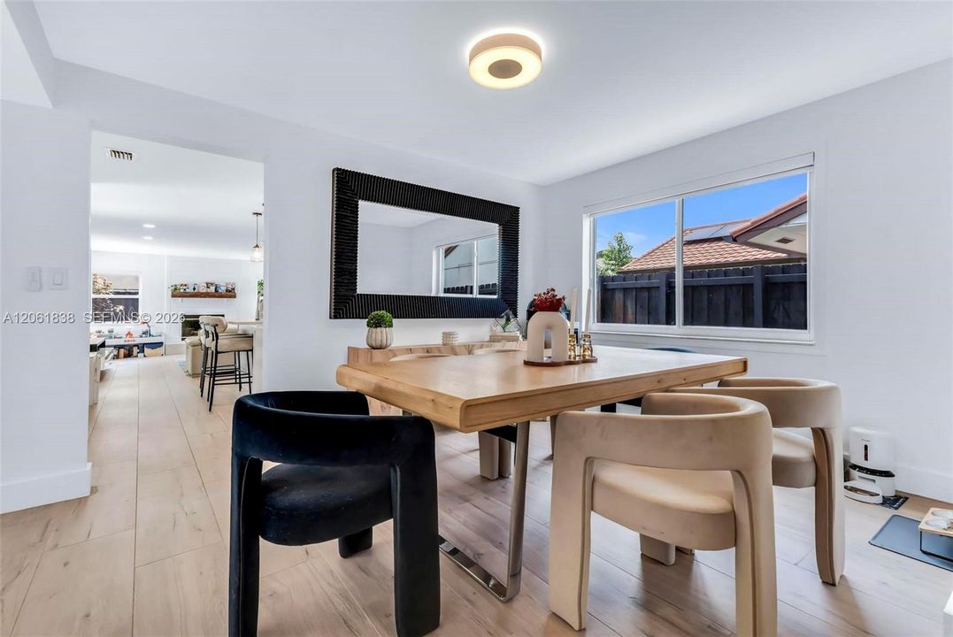 En Venta: $790,000 (4 camas, 2 baños, 2160 Pies cuadrados)