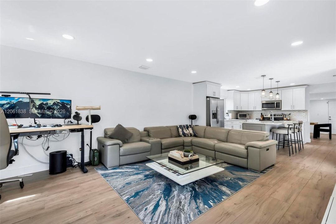 En Venta: $790,000 (4 camas, 2 baños, 2160 Pies cuadrados)