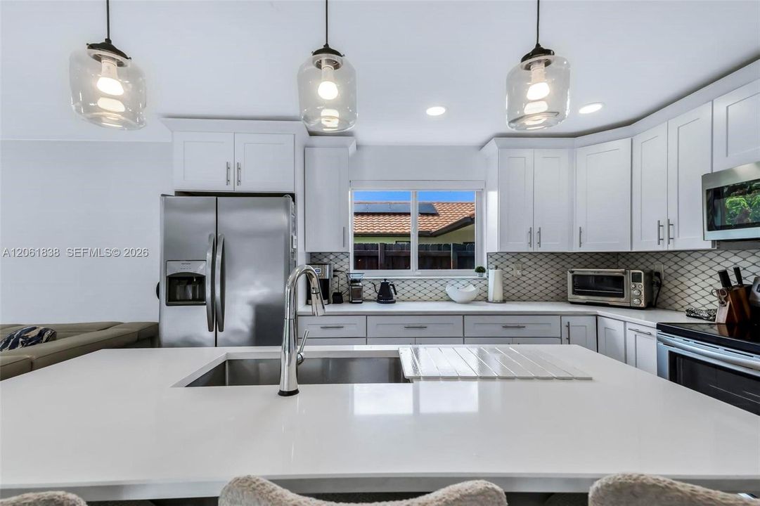 En Venta: $790,000 (4 camas, 2 baños, 2160 Pies cuadrados)