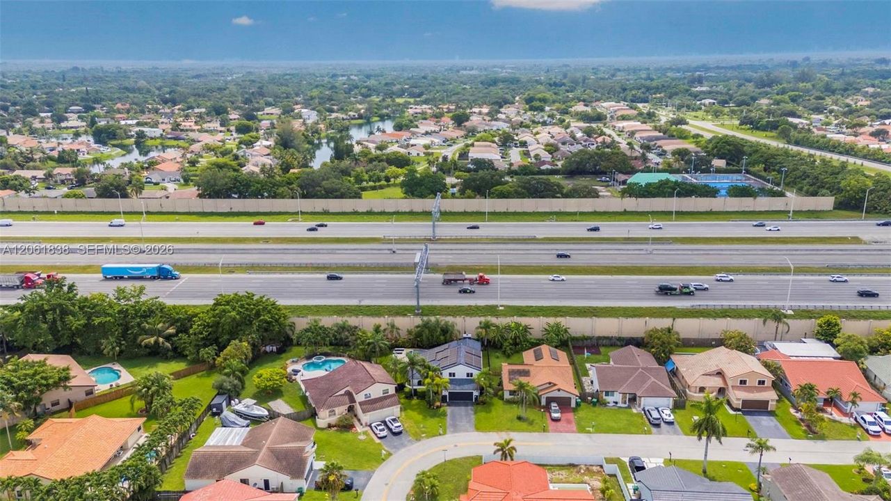 En Venta: $790,000 (4 camas, 2 baños, 2160 Pies cuadrados)