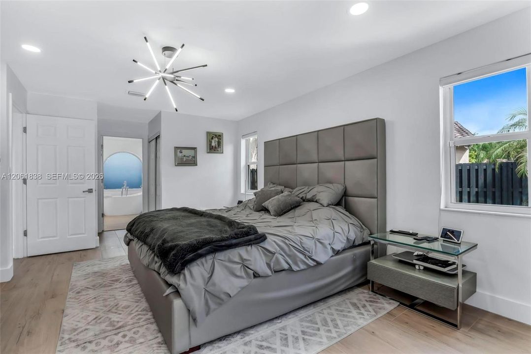 En Venta: $790,000 (4 camas, 2 baños, 2160 Pies cuadrados)