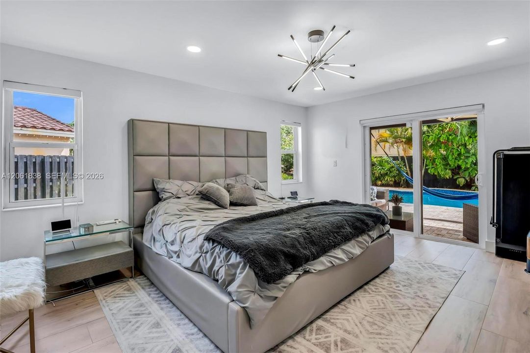 En Venta: $790,000 (4 camas, 2 baños, 2160 Pies cuadrados)