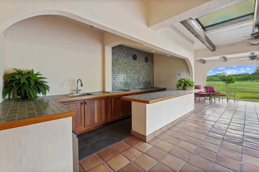 Outdoor Kitchen