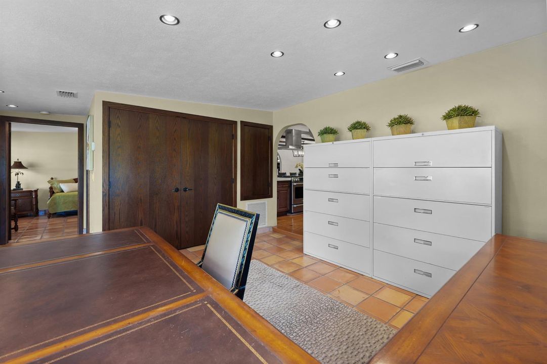 Bedroom 2/office