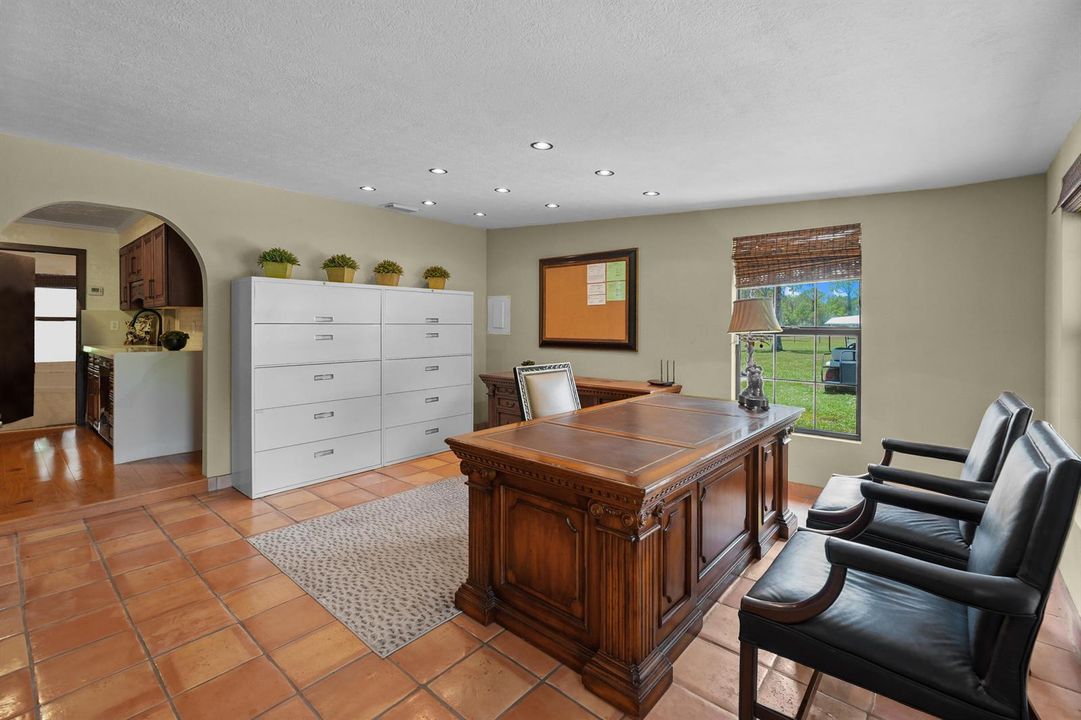 Bedroom 2/office