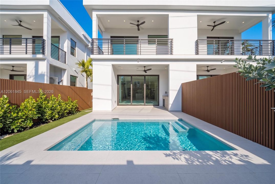 На продажу: $1,425,000 (4 спален, 3 ванн, 993 Квадратных фут)