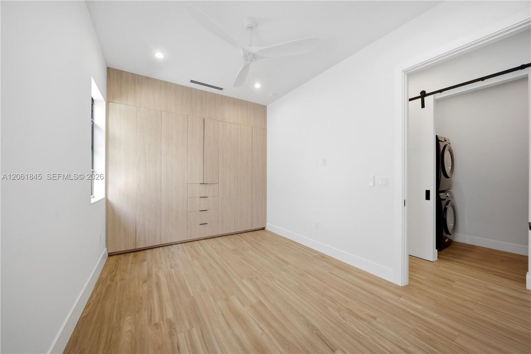 На продажу: $1,425,000 (4 спален, 3 ванн, 993 Квадратных фут)