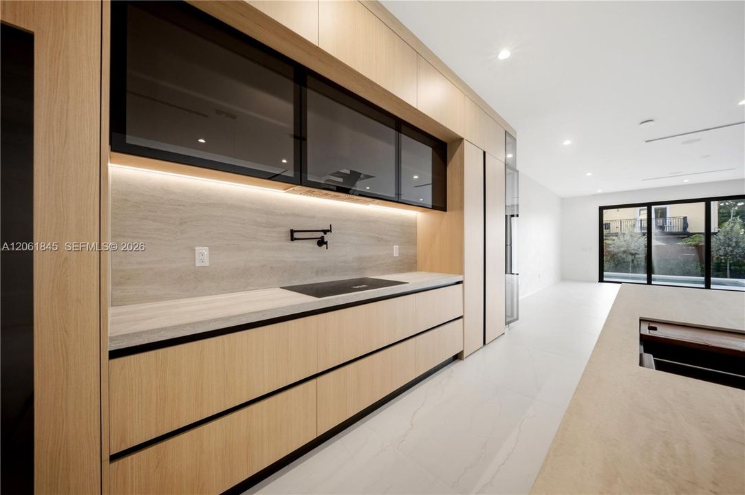 На продажу: $1,425,000 (4 спален, 3 ванн, 993 Квадратных фут)