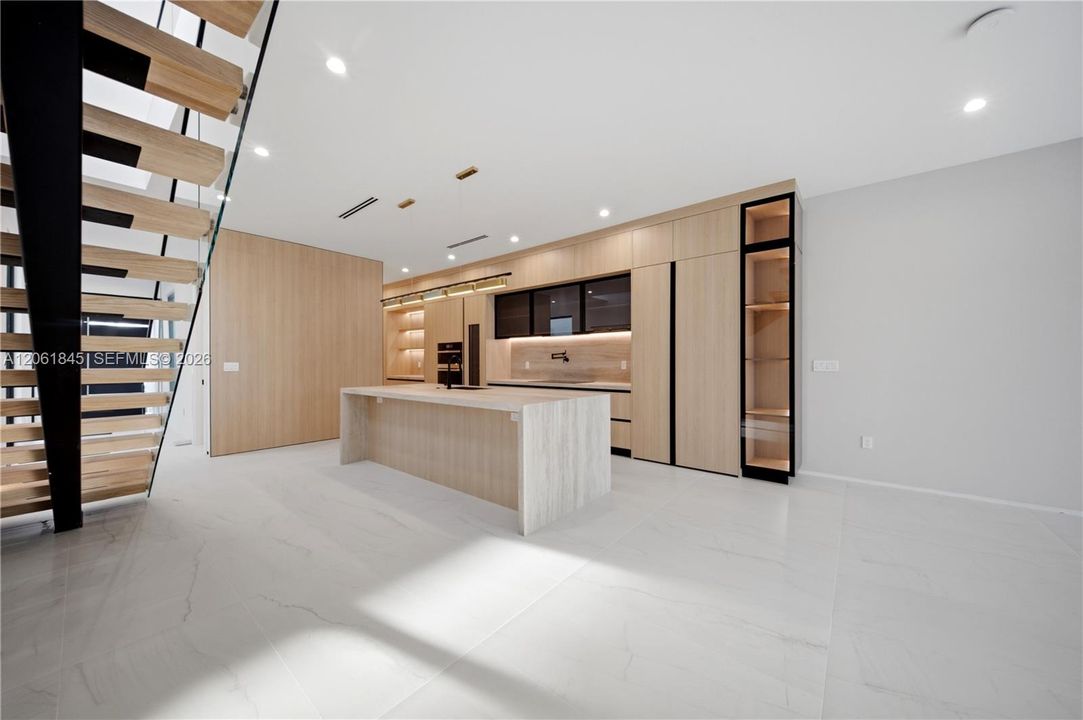 На продажу: $1,425,000 (4 спален, 3 ванн, 993 Квадратных фут)