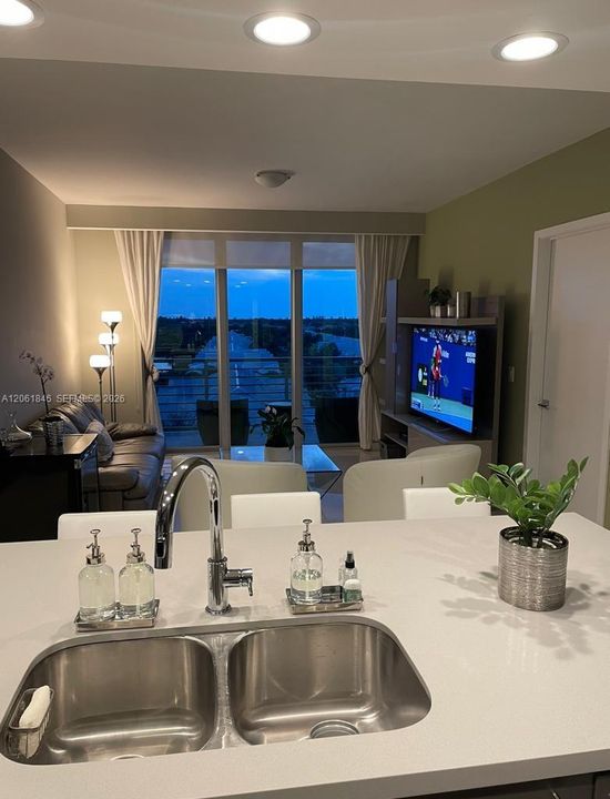 En Renta: $4,500 (3 camas, 3 baños, 1556 Pies cuadrados)