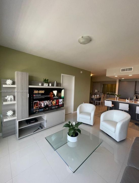 En Renta: $4,500 (3 camas, 3 baños, 1556 Pies cuadrados)