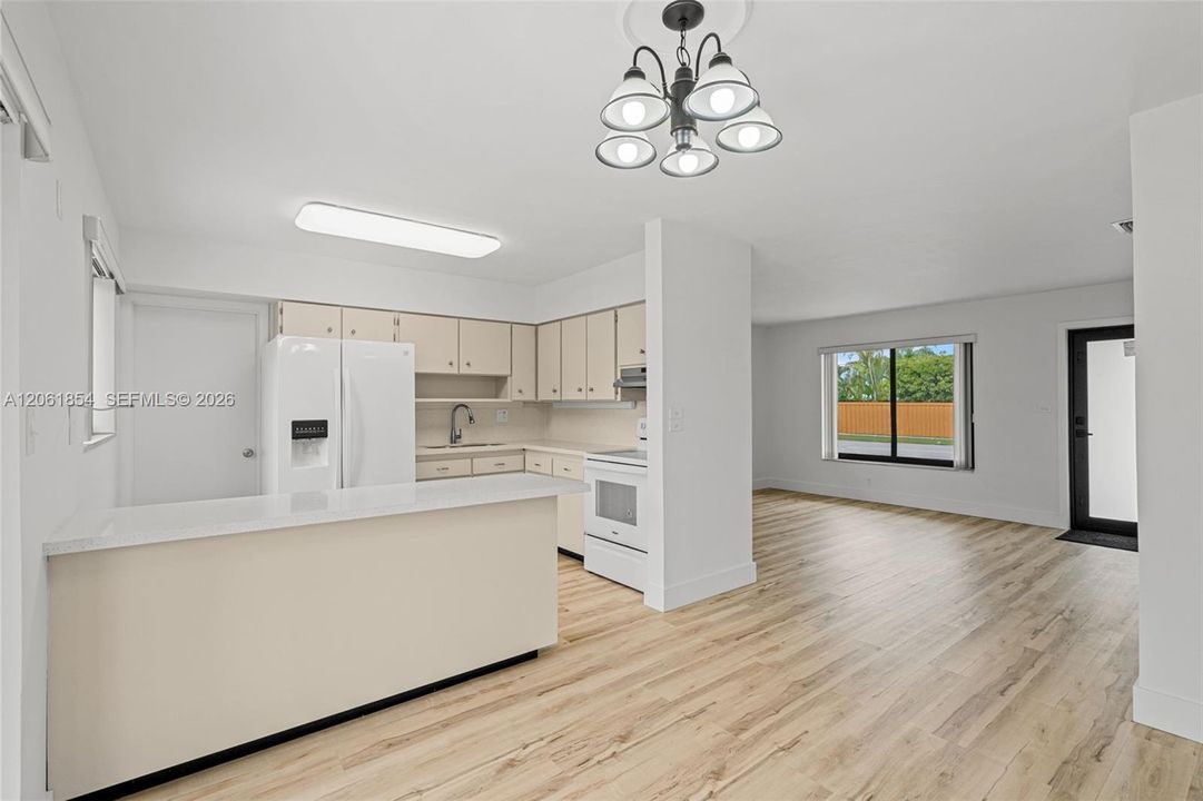 В аренду: $3,300 (3 спален, 1 ванн, 1164 Квадратных фут)