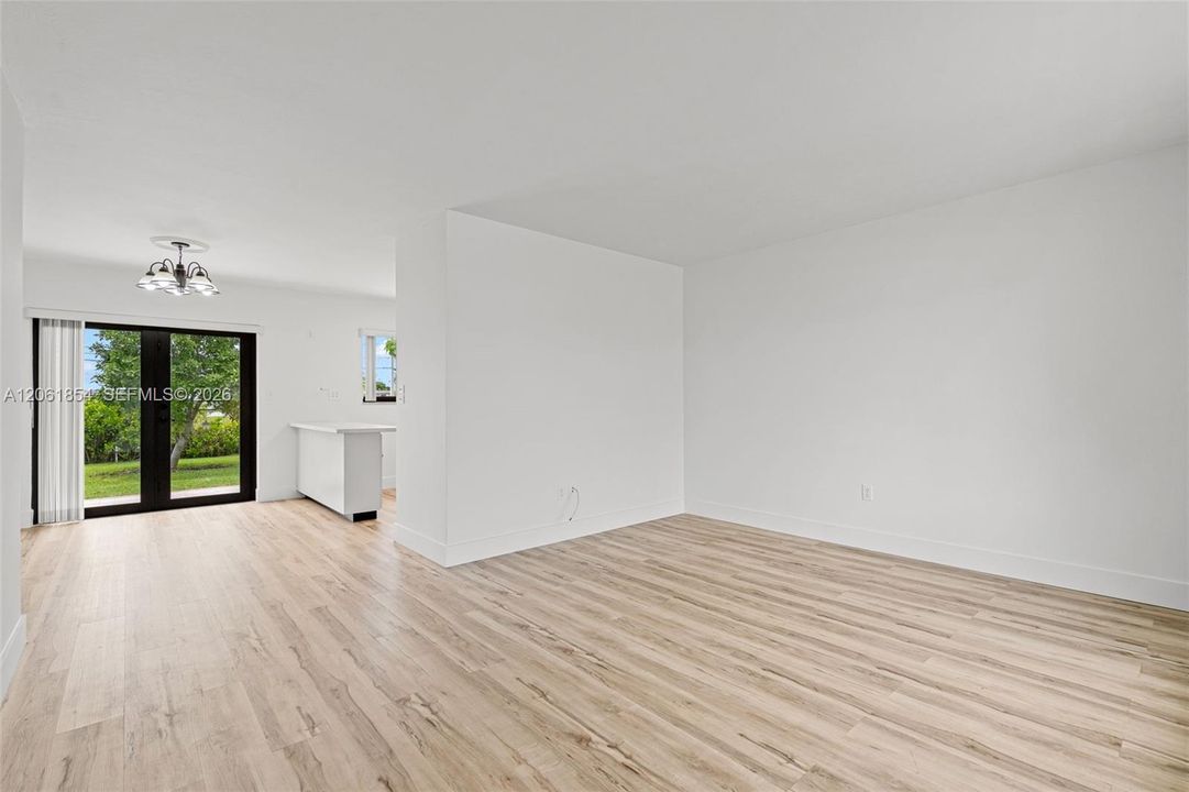 В аренду: $3,300 (3 спален, 1 ванн, 1164 Квадратных фут)