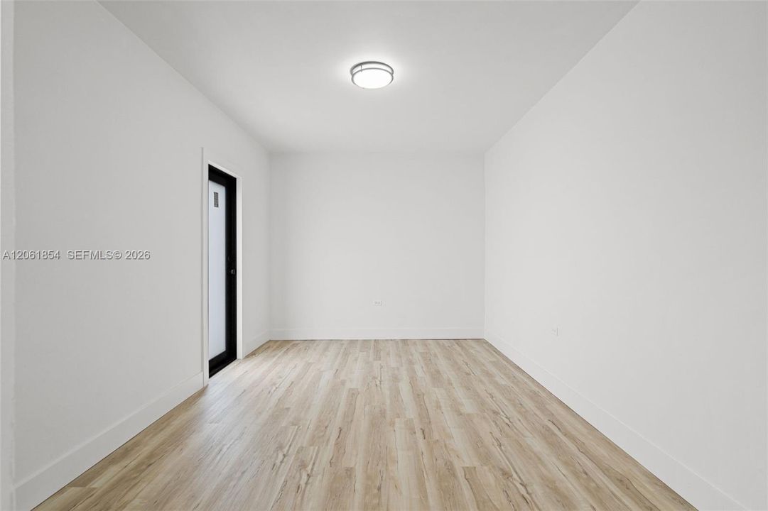 В аренду: $3,300 (3 спален, 1 ванн, 1164 Квадратных фут)