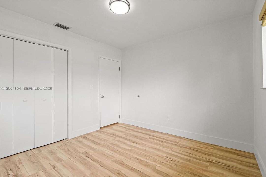 В аренду: $3,300 (3 спален, 1 ванн, 1164 Квадратных фут)