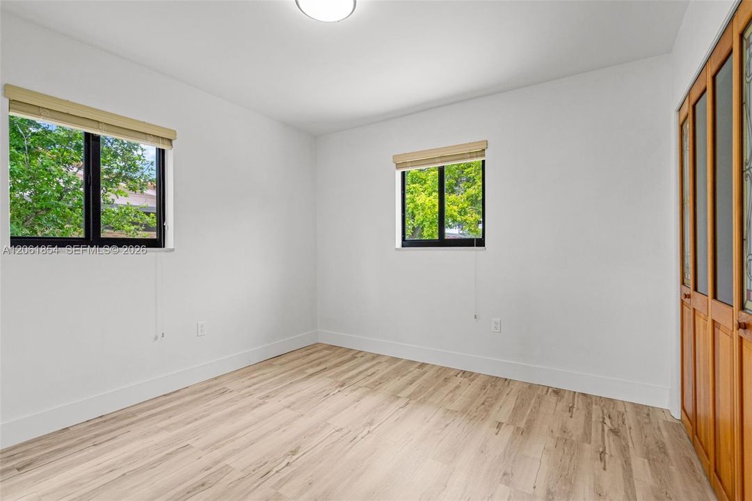 В аренду: $3,300 (3 спален, 1 ванн, 1164 Квадратных фут)