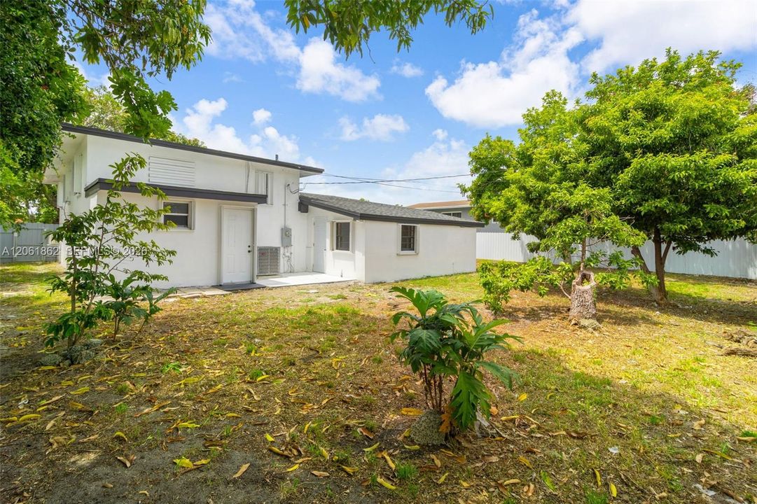 На продажу: $619,999 (4 спален, 3 ванн, 1953 Квадратных фут)
