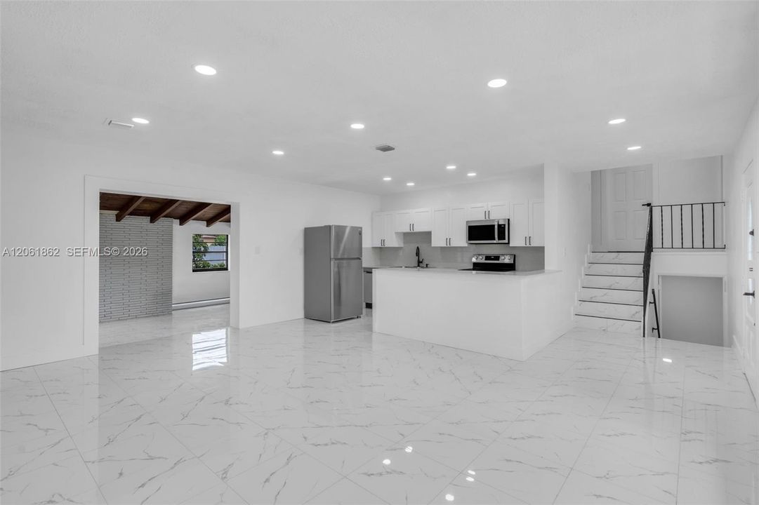На продажу: $619,999 (4 спален, 3 ванн, 1953 Квадратных фут)