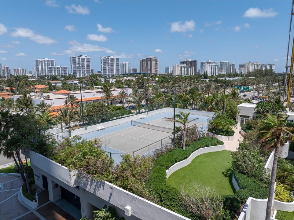 На продажу: $1,699,000 (2 спален, 2 ванн, 1680 Квадратных фут)