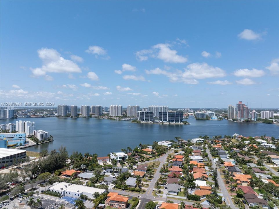 На продажу: $1,699,000 (2 спален, 2 ванн, 1680 Квадратных фут)