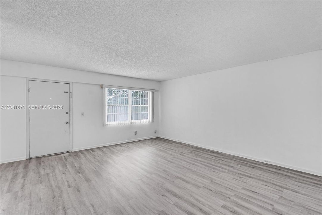 На продажу: $170,000 (2 спален, 2 ванн, 1044 Квадратных фут)