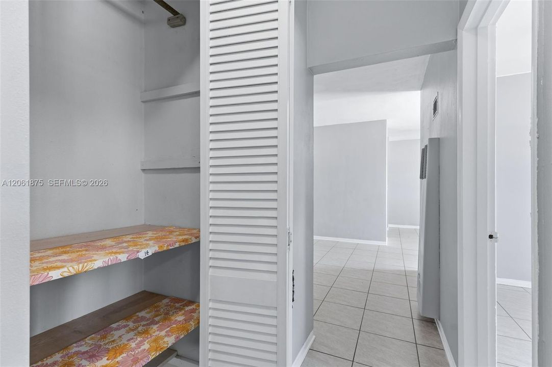 На продажу: $589,900 (3 спален, 1 ванн, 1011 Квадратных фут)