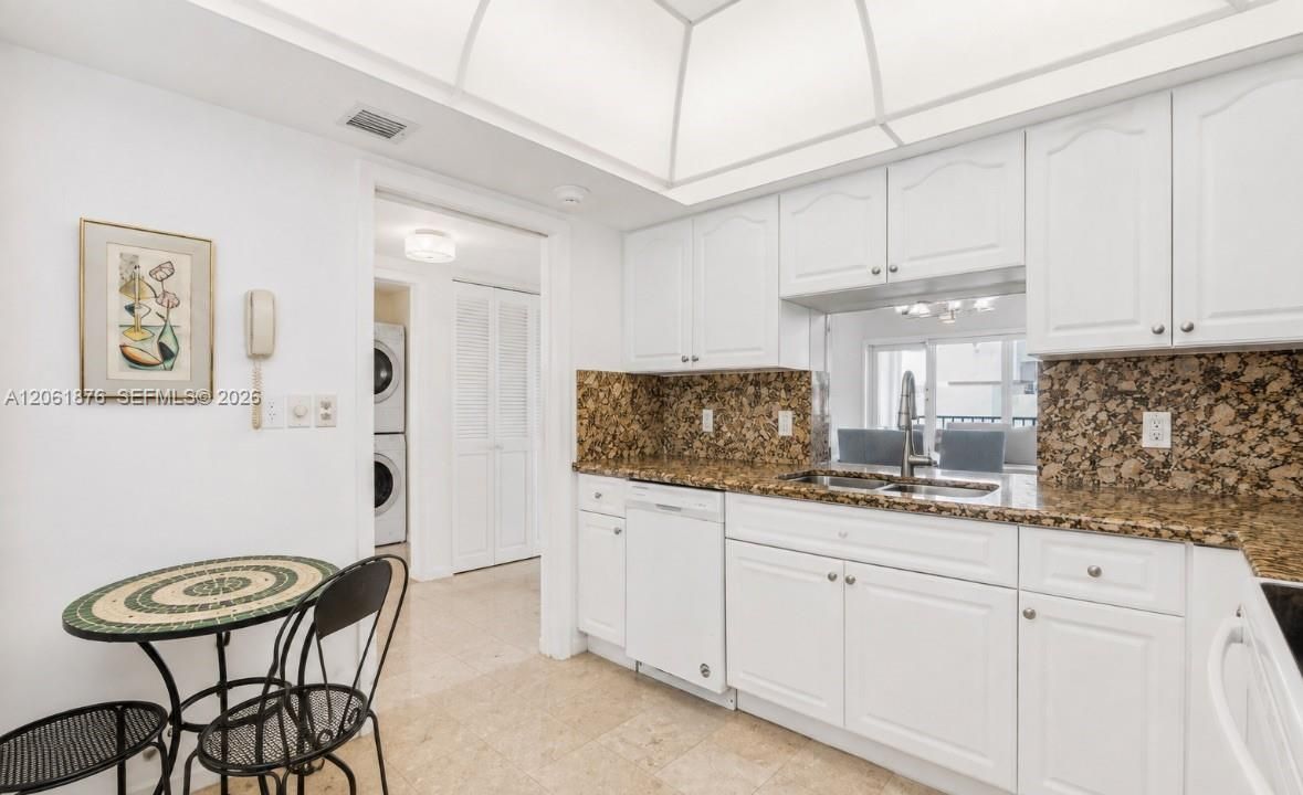 For Sale: $500,000 (1 beds, 1 baths, 1200 Square Feet)