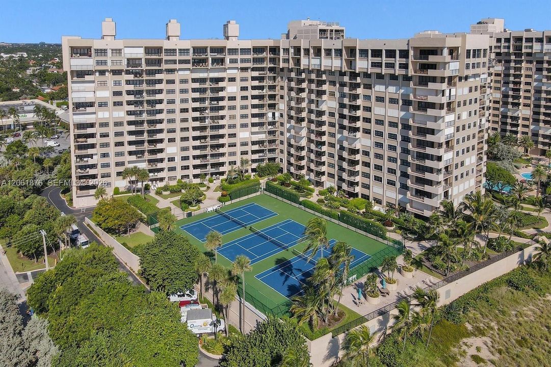 For Sale: $500,000 (1 beds, 1 baths, 1200 Square Feet)