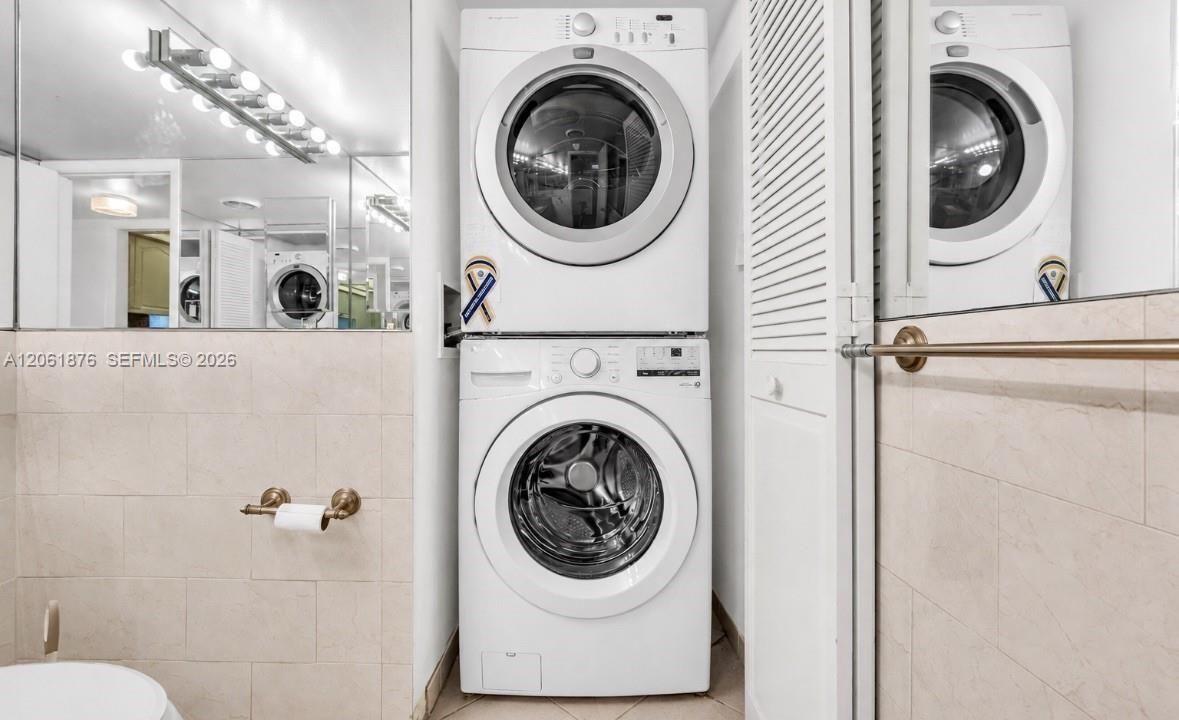 For Sale: $500,000 (1 beds, 1 baths, 1200 Square Feet)