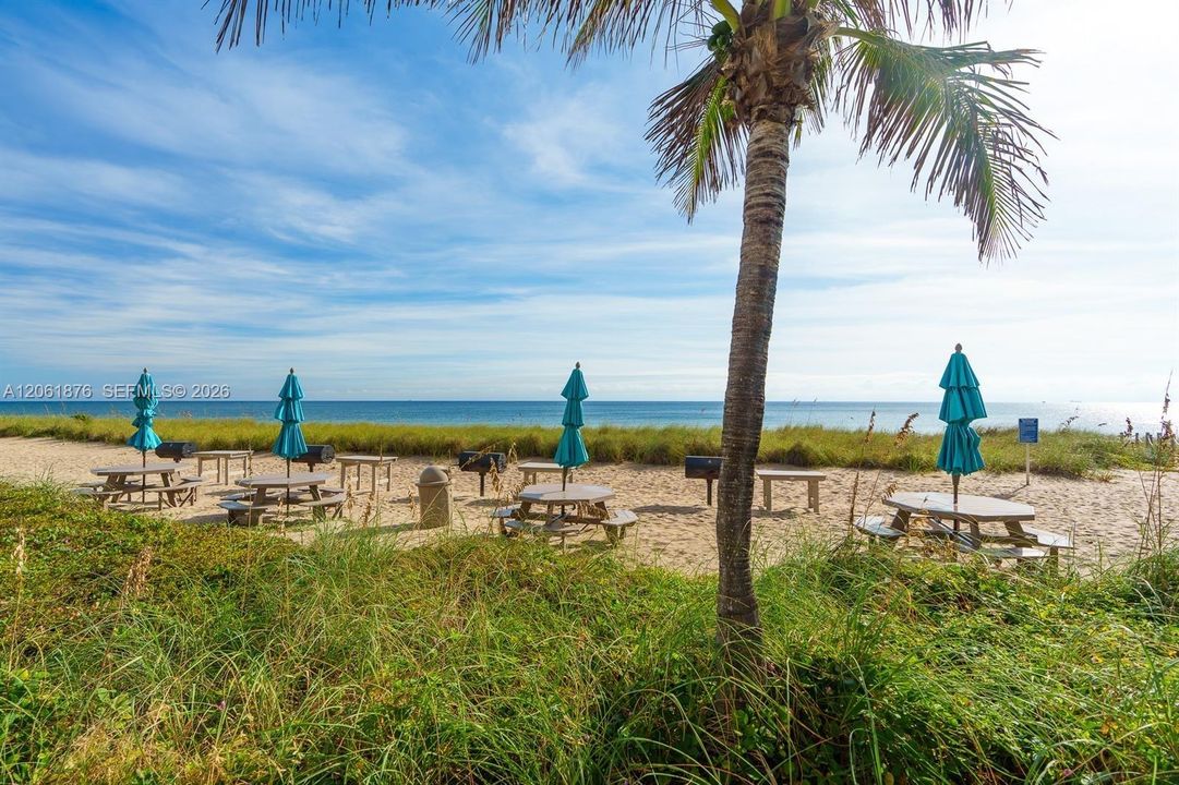 For Sale: $500,000 (1 beds, 1 baths, 1200 Square Feet)