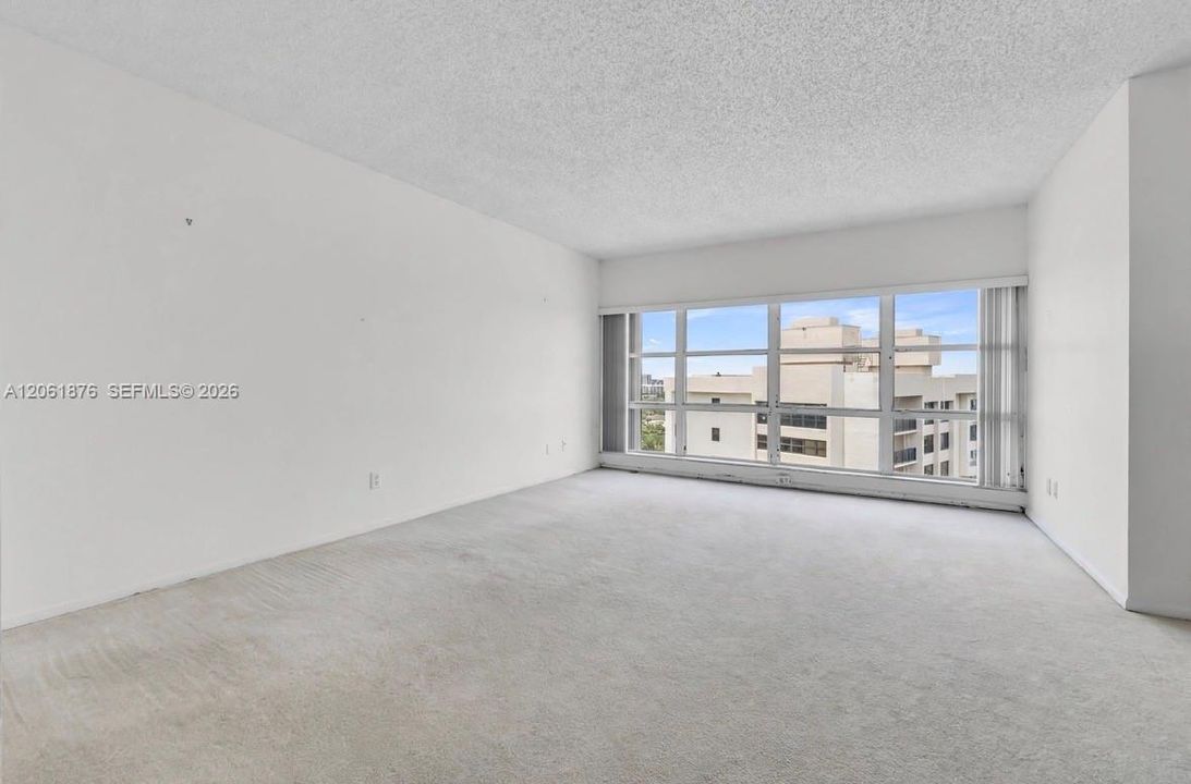 For Sale: $500,000 (1 beds, 1 baths, 1200 Square Feet)