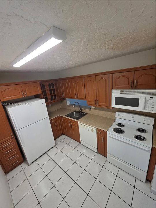В аренду: $1,895 (2 спален, 2 ванн, 965 Квадратных фут)
