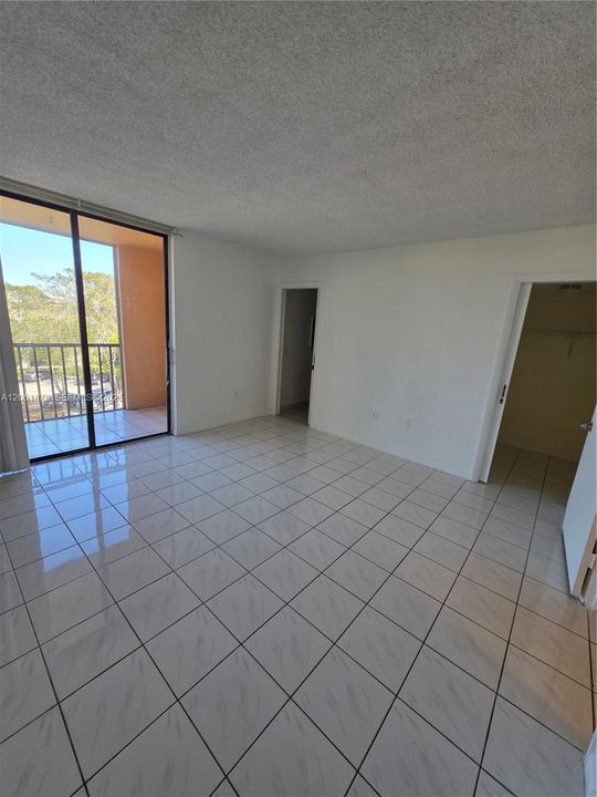 В аренду: $1,895 (2 спален, 2 ванн, 965 Квадратных фут)