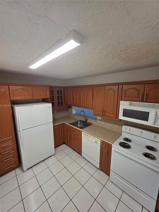В аренду: $1,895 (2 спален, 2 ванн, 965 Квадратных фут)