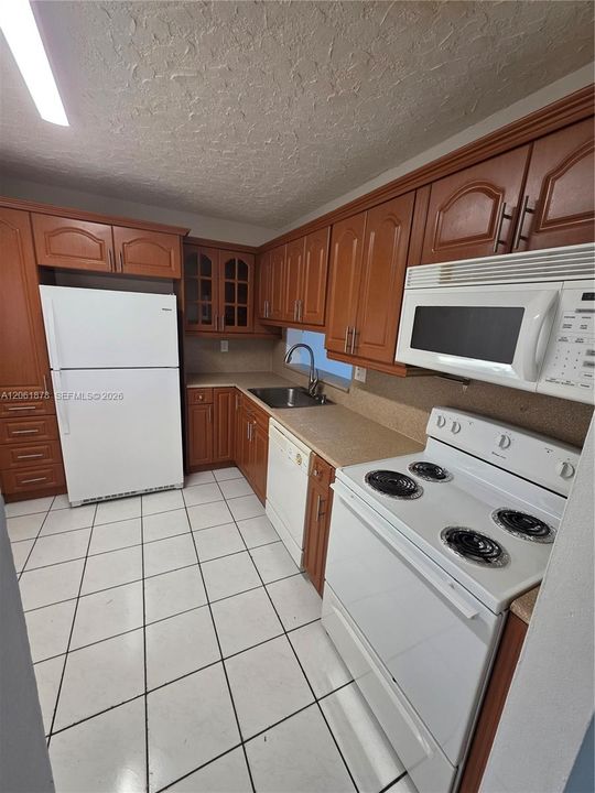 В аренду: $1,895 (2 спален, 2 ванн, 965 Квадратных фут)