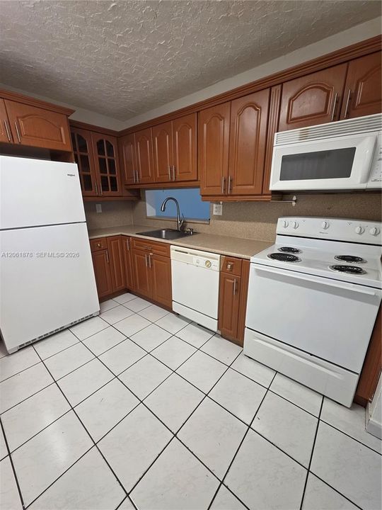В аренду: $1,895 (2 спален, 2 ванн, 965 Квадратных фут)