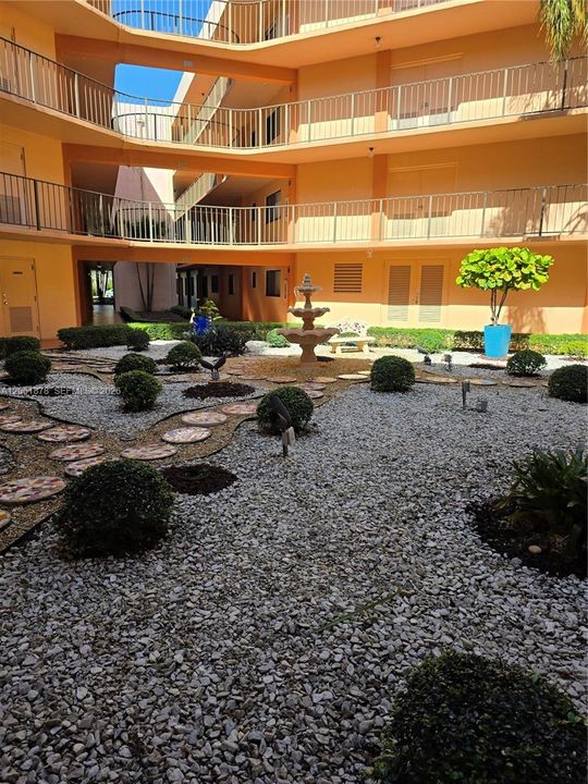 В аренду: $1,895 (2 спален, 2 ванн, 965 Квадратных фут)