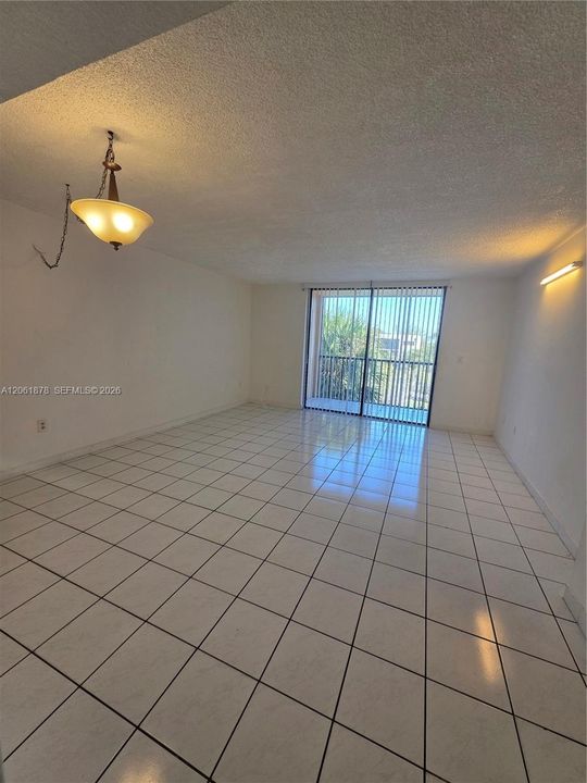 В аренду: $1,895 (2 спален, 2 ванн, 965 Квадратных фут)