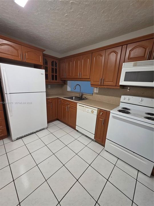В аренду: $1,895 (2 спален, 2 ванн, 965 Квадратных фут)