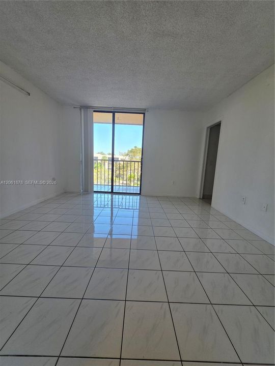 В аренду: $1,895 (2 спален, 2 ванн, 965 Квадратных фут)
