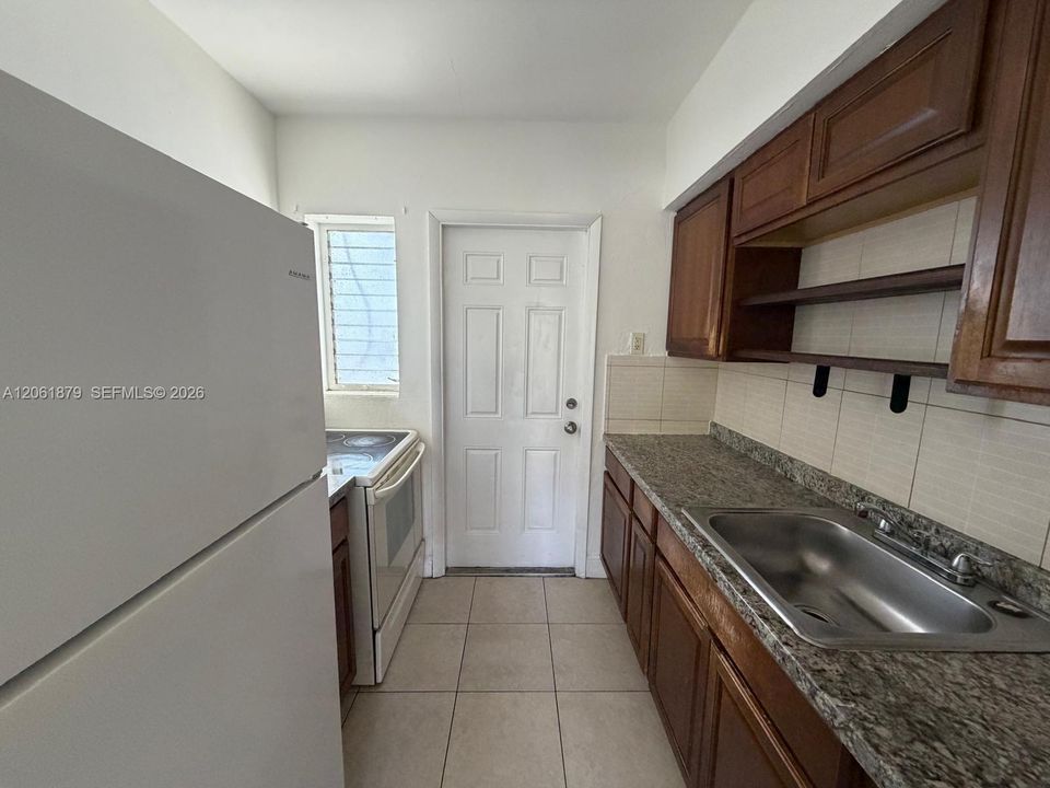 В аренду: $1,650 (1 спален, 1 ванн, 650 Квадратных фут)
