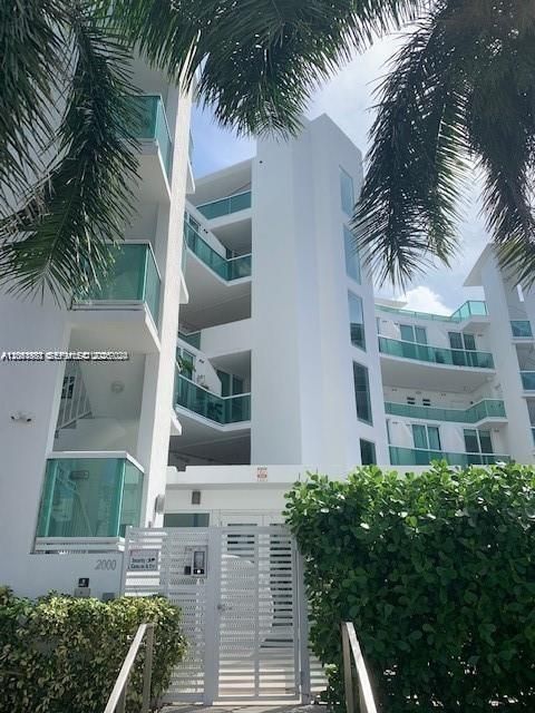 В аренду: $4,100 (2 спален, 2 ванн, 1346 Квадратных фут)